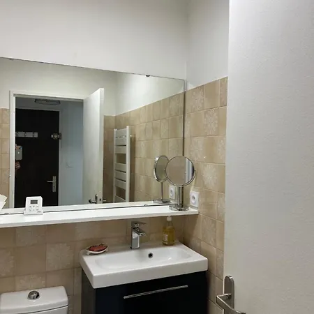 Clube 6 T1 Piscine Parking Apartament *